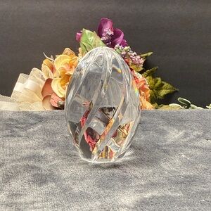Crystal swirl egg paper weight